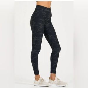 VUORI Elevation Leggings, black camo